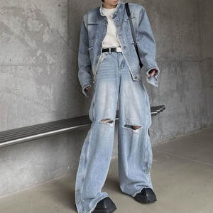 Conjunto de Mezclilla Vintage de 2 Piezas para Hombre y Mujer, Chaqueta Lavada con Degradado Retro Americano + Jeans de Diseñador Desgastados, Estilo Gótico Punk Urbano - Product Image 3