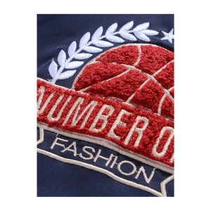 Chaqueta Varsity de Lana Premium al por Mayor, Estilo Clásico Letterman, Mangas de Cuero, Bordado y Parches Personalizados, OEM/ODM, MOQ de 50 Piezas - Product Image 3