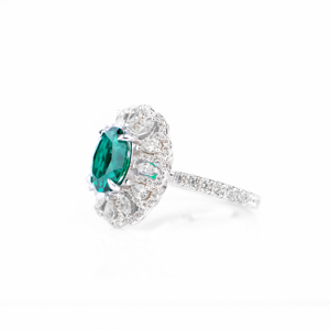 Bague de fiançailles ovale en or 18 carats avec émeraude et halo de diamants, motif floral, bijou de luxe, cadeau pour elle - Product Image 2
