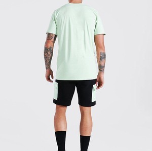 Conjunto de Camiseta de Cuello Redondo Verde Menta para Hombre con Pantalones Cortos Cargo Negros, Ropa Casual de Verano, Tejido de Punto Transpirable - Product Image 6