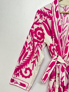 เสื้อแจ็คเก็ตบอมเบอร์กำมะหยี่ปักลายซูซานี สำหรับฤดูหนาว เสื้อโค้ทผู้หญิงลายพราง แต่งขนและมุก ดีไซน์สองด้าน ซับในไนลอน - Product Image 2