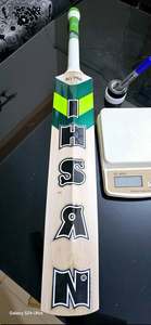 Bate de Críquet Ihsan Sports Serie Clásica Edición All Pro, Ligero, 40 mm de Grosor, Madera de Sauce Inglés, con Funda y Agarre Adicional - Product Image 4