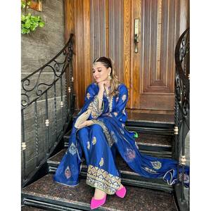 ชุดปาร์ตี้ผ้าซาตินสวยงาม พร้อมผ้าคลุมไหล่ XL แขนสามส่วน - Product Image 3