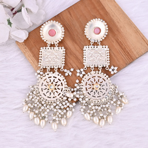 Pendientes Colgantes de Diseño Étnico con Ojo de Gato Rosa, Kundan, Perla y Plata Alemana - Product Image 2