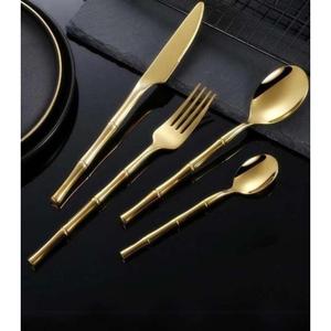 Ensemble de couverts élégants et luxueux en acier inoxydable avec design de poignée ergonomique pour une présentation contemporaine de la table à manger - Product Image 1