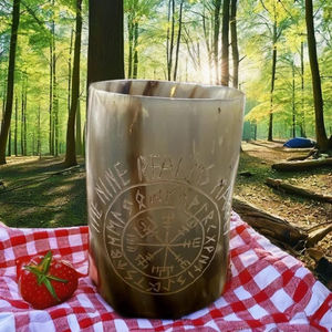 Verre à boire rond en corne de buffle, aspect antique, écologique, sculpté à la main, symbole croix animale Valknut, coupe nordique - Product Image 3