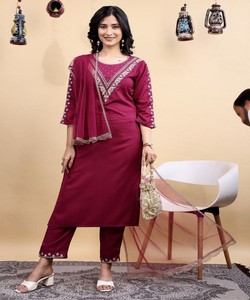 ชุดเสื้อผ้าปักลายแฟนซีผสมผ้าฝ้าย พร้อมกางเกงและผ้าคลุมไหล่ สำหรับงานเทศกาล ราคาขายส่ง เสื้อผ้าชาติพันธุ์ สีไวน์ - Product Image 1