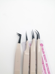 Pince à cils en acier durable avec pointes en plasma noires, revêtement coloré, logo personnalisé, pointes aiguisées, courbées en forme de L, pour volume - Product Image 6