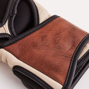 Guantes de entrenamiento de cuero de medio dedo con cierre de velcro en la muñeca para artes marciales, talla unisex para adultos - Product Image 5