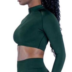 Ensemble de vêtements de sport pour femmes, haut court à manches longues vert foncé et short, tenue de yoga, deux pièces, coupe ajustée, vêtements de sport pour la salle de sport - Product Image 6
