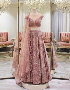 Lehenga Choli en Soie Ethnique Fait Main de Qualité Supérieure, Broderie Zardozi Lourde, Vêtements de Mariage Indiens et Pakistanais pour Femmes - Product Image 3