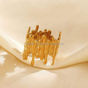 Servilletero decorativo de metal de latón antiguo para decoración de mesa de fiesta temática vintage o configuración clásica de comedor en casa - Product Image 1