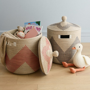 Panier de rangement rond tissé à la main en jonc de mer coloré à la mode avec ficelle en plastique panier à linge européen de haute qualité pour la décoration intérieure - Product Image 1