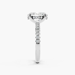 Anillo de Compromiso de Oro de 14K con Diamante Ovalado Cultivado en Laboratorio y Halo Oculto con Pavé - Product Image 3