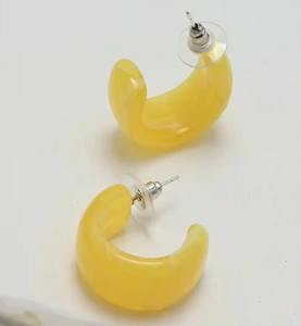 Aros de Resina Coloridos y Modernos de Exportación India, Aros Acrílicos Ligeros para Uso Diario y Fiestas, Disponibles para Unisex - Product Image 5