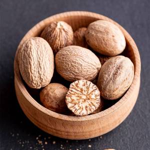 Noix de muscade naturelle et biologique pour les acheteurs en gros, noix de muscade fraîche avec un arôme intense et une qualité excellente garantie - Product Image 1