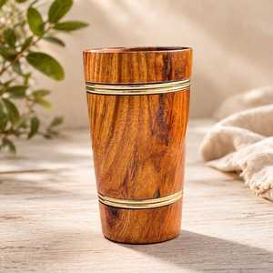 Tasse à boire en bois d'acacia de luxe avec bandes en laiton de qualité supérieure, tasse en bois faite à la main pour jus, thé, café et eau - Product Image 1