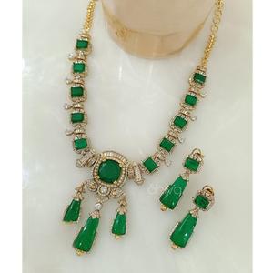 Impresionante Conjunto de Collar y Pendientes de Moissanita con Acabado Dorado de Primera Calidad, Delicado y Moderno, Colección para Bodas, para Mujer - Product Image 1