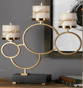 Porte-bougies spirale dorés artistiques avec abat-jour en verre pour un effet lumineux. Disponible aux prix de gros. - Product Image 2