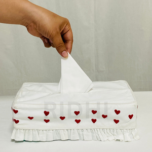 กล่องใส่กระดาษทิชชูสีขาวและสีแดงลายริ้ว ทำมือ เป็นมิตรกับสิ่งแวดล้อม ยี่ห้อ Ridhi  แบบคลาสสิกทรงสี่เหลี่ยมผืนผ้า  พร้อมลายปัก  สำหรับใช้ในบ้าน - Product Image 5