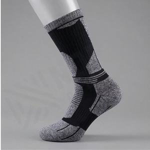 ถุงเท้ากีฬาเทอร์รี่กันลื่นสำหรับบาสเกตบอล ฟุตบอล ผู้ชาย ระบายอากาศได้ดี ซับแรงกระแทก เหมาะสำหรับการฝึกซ้อม ทีมกีฬา  สีสันปรับแต่งได้ - Product Image 3