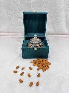 Pot à fruits secs plaqué argent avec couvercle argenté et coffret cadeau royal - Product Image 4