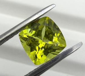 พลอยชิโรโซเบอรีลธรรมชาติทรงคุชชั่น สีเหลืองเขียว แท้ ขนาด 7x7 มม. น้ำหนัก 2.00 กะรัต ไม่มีรู สำหรับทำเครื่องประดับ แหวน/จี้ - Product Image 1
