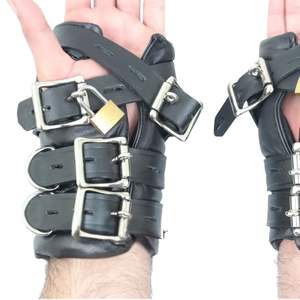 ปลอกข้อมือและปลอกต้นขาหนังแกะพร้อมแผ่นรองนุ่ม พิมพ์ลายด้วยความร้อน กว้าง 4.5 ซม. และมีตัวล็อคแบบหัวเข็มขัด - Product Image 4