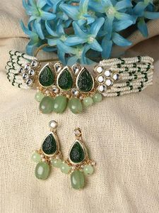 Conjunto de Joyería Clásica Estilo Bollywood para Compromiso y Boda, con Turquesa y Cuentas Kundan, Collar, Pendientes y Maang Tikka, Diseño Artesanal para Novias - Product Image 4
