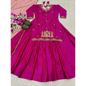 Lehenga indien et pakistanais avec broderie multi-aiguilles fantaisie et haut à sequins - Product Image 1