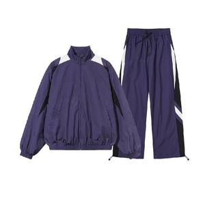 Ensemble de survêtement imperméable et coupe-vent violet 2-en-1, éco-responsable, avec veste à capuche et pantalon coupe droite à motif uni - Product Image 1