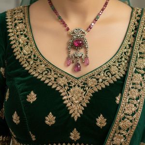 Broches et colliers unisexes plaqués or avec diamants et tourmalines - Product Image 5