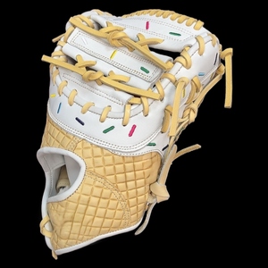 Gants de baseball robustes fabriqués pour les joueurs avertis, avec une construction durable pour la manipulation du ballon. - Product Image 3