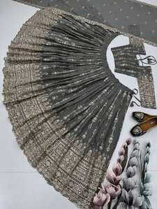 Lehenga Choli de Diseñador de Alta Demanda, Traje Étnico Indio para Fiestas, Disponible a Precio de Exportación - Product Image 2