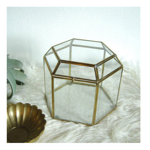 Boîte à bijoux moderne personnalisable en laiton et verre Royal Heritage, élégante, faite à la main, pour la décoration de la maison - Product Image 5