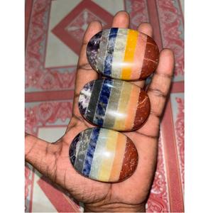 Piedra de Palma Natural de Siete Chakras en Oferta para Meditación, Equilibrio Energético o Alineación de Chakras, Cristal Disponible para la Venta - Product Image 1