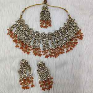 Magnifique ensemble de collier de mariée traditionnel indien en laiton poli au design le plus récent, Maang Tikka, pour mariages et cadeaux festifs - Product Image 6