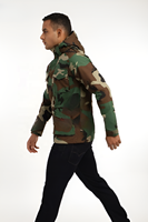 Veste de terrain camouflage pour homme ODM/OEM, col montant, fermeture éclair sur le devant, poignets ajustables, design personnalisable, respirante, séchage rapide