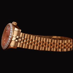 Montre personnalisée avec cadran rose, lunette sertie de diamants Moissanite, bracelet en acier inoxydable plaqué or avec fonction date automatique - Product Image 2