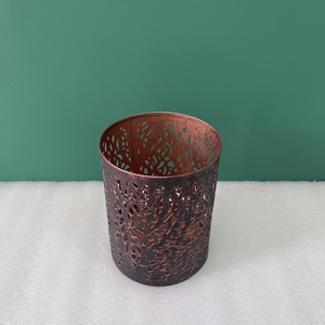 Lanterne rustique en fer forgé faite à la main, porte-bougie décoratif gravé pour bougies votives et chauffe-plat, idéal pour la décoration de la maison et des tables de mariage - Product Image 6