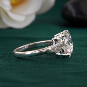 Bague classique en or blanc 14 carats à trois pierres, baguette conique, 5,00 carats, diamant de laboratoire certifié VVS-VS, pour femme, fiançailles - Product Image 2
