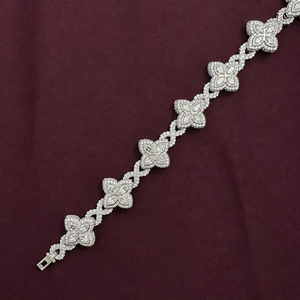 Bracelet élégant en or blanc 14 carats avec diamant moissanite taille coussin VVS1 cultivé en laboratoire, certifié IGI, bijoux fins de luxe pour femme, idéal pour les mariages - Product Image 4