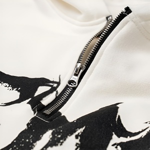 Sudadera corta con logo gráfico atrevido, identidad streetwear audaz, corte moderno y holgado, sudaderas de moda inspiradas en la cultura juvenil. - Product Image 4