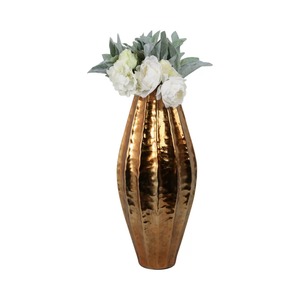 Vase de sol en laiton fait main Desert Bloom avec texture côtelée, finition dorée moderne, 27 pouces de hauteur, pièce d'art décorative - Product Image 4