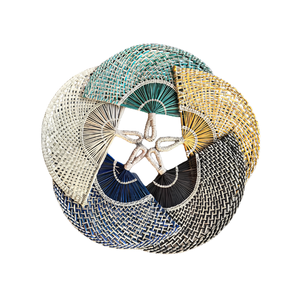 Abanico Plegable de Seagrass Tejido en Vietnam, Hecho a Mano con Material Natural para Refrescarse en Festivales, Bodas, Fiestas, Viajes y Decoración de Eventos - Product Image 1