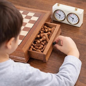 Tablero de Ajedrez Rectangular Rústico y Ecológico de ILAHI, Hecho a Mano con Madera Pura al 100%, Estilo Animal/Amor, Tamaño Personalizado - Product Image 3