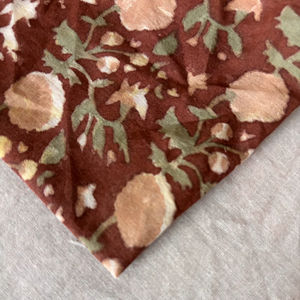 Tela de Algodón con Estampado Floral en Bloque, Color Marrón Óxido, Tela de Algodón con Estampado Floral Rústico - Product Image 1