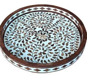 Bandeja de servicio redonda de madera natural hecha a mano, diseño ecológico, desechable, decoración del hogar con resina elegante e incrustaciones de madera - Product Image 1