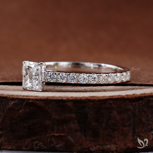 Anillo Minimalista de Diamante de Laboratorio con Corte Radiante de 0.50ct, Banda Pavé Catedral, Certificado IGI, Oro Blanco de 10K, Anillo de Compromiso Delicado - Product Image 2