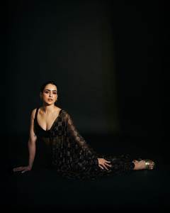 ชุดส่าหรีอินเดียสไตล์บอลลีวูดประดับเลื่อมปักลายผ้าชีฟองจอร์เจตต์เทียม พร้อมเสื้อเปิดหลังสำหรับงานแต่งงาน - Product Image 3